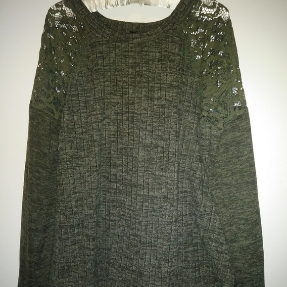 Shirt by Hannah - Picture 1 of 1